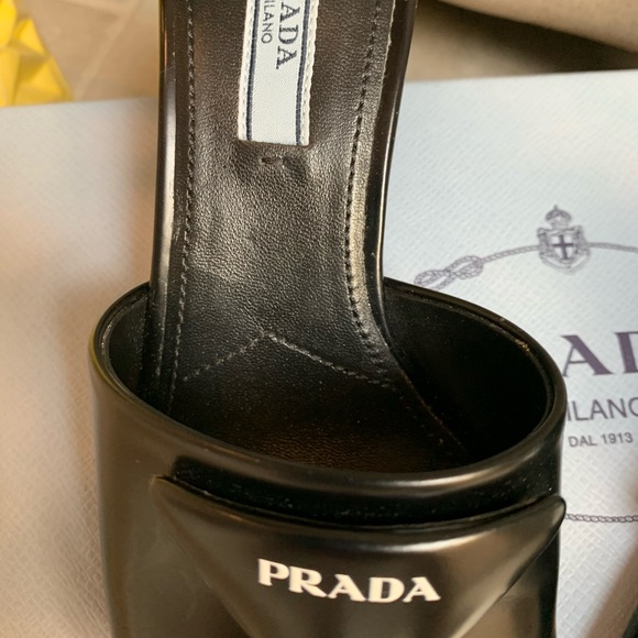 PRADA - Picture 7 of 16